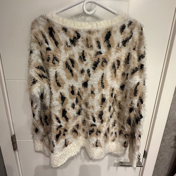 MINKPINK Soft Comfy Fuzzy Leopard Print Long Sleeve Sweater - Picture 2 of 3